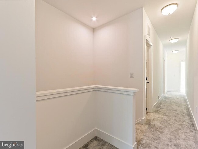 Building Photo - 6105 Vivaldi Rd