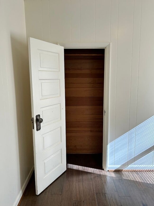 Building Photo - Charming 2 Bedroom Home with Stunning Views