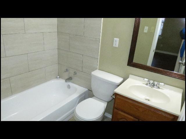 Building Photo - 13 Point O Woods Dr