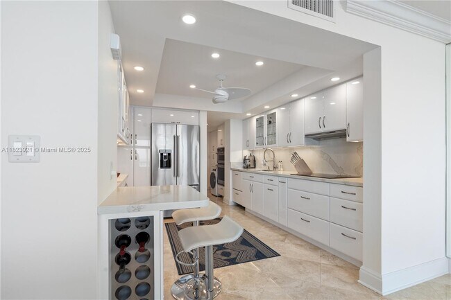 Building Photo - 2200 S Ocean Ln