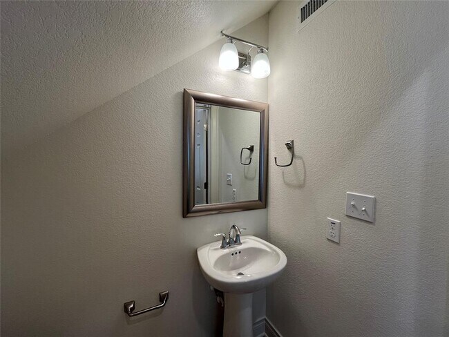 Building Photo - 2105 Tiger Trail