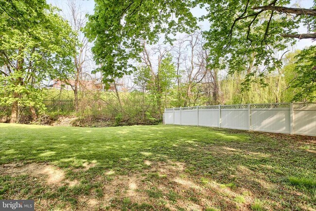 Building Photo - 2400 Linglestown Rd