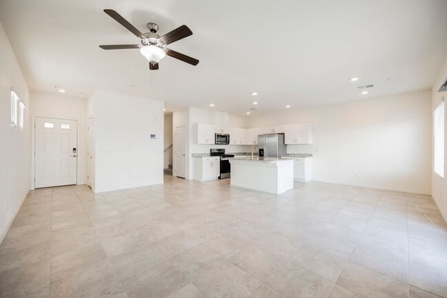 Building Photo - 402 Larksong Ave