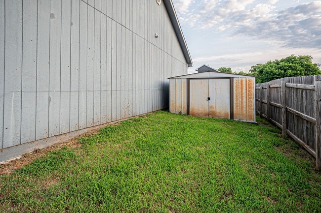 Building Photo - Please View 3D Virtual Walk-Through Before...