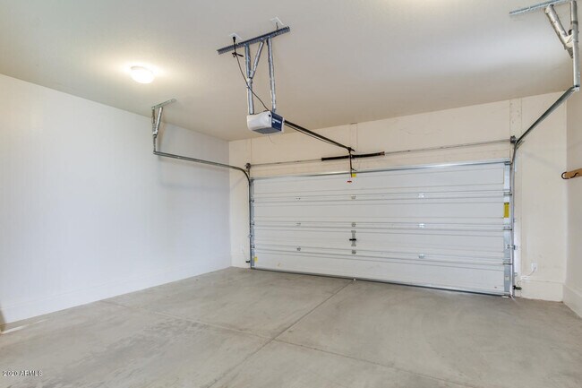 Building Photo - 3481 S Bluejay Dr