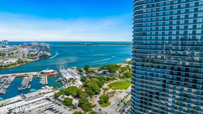 Building Photo - 398 NE 5th St