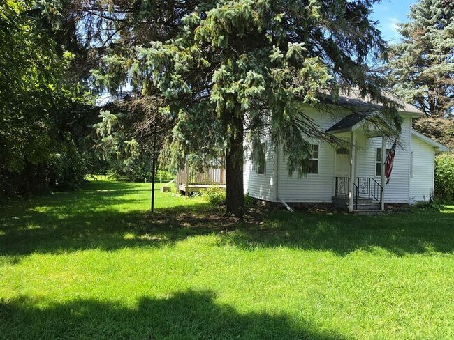 Building Photo - 3 bedroom home Eau Claire