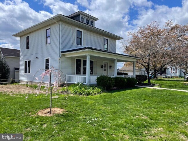 Building Photo - 12 N Kinzer Rd