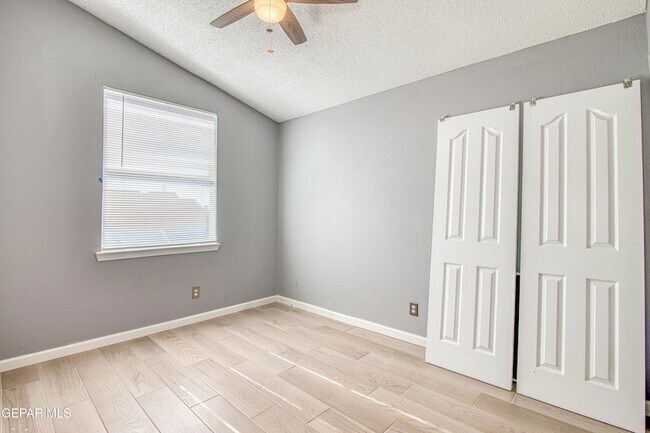 Building Photo - 12325 Tierra Bella Dr
