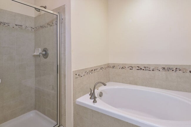 Building Photo - End unit Townhome in Riverwalk Townes