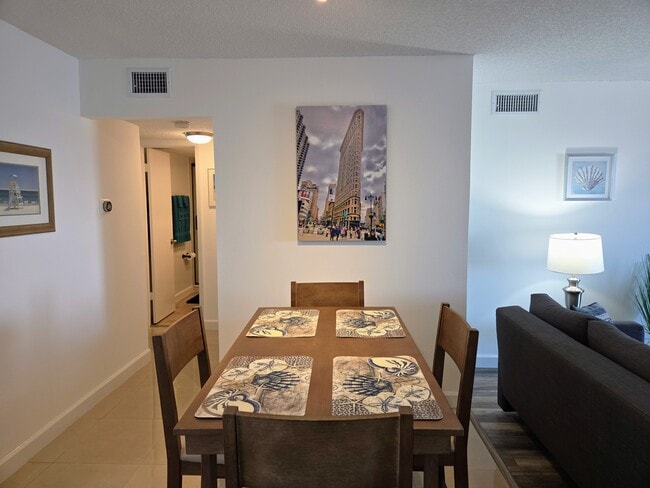 Building Photo - 285 107th Ave