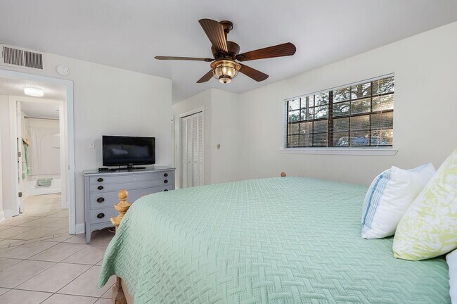 Building Photo - 293 Sunset Bay