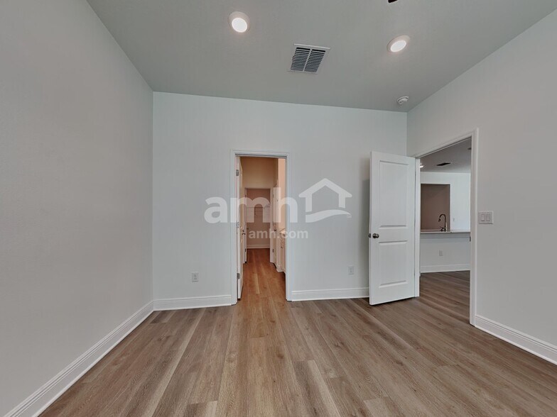 Building Photo - 6592 Atlantic Bch Ave