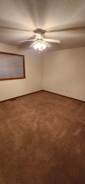 Building Photo - 1390 Daleview Dr