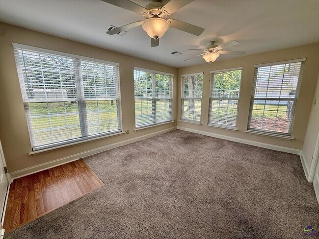 Building Photo - 104 Water Dr