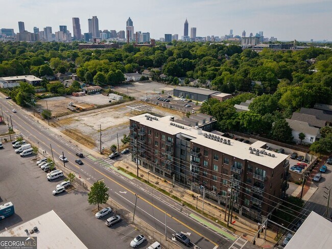 Building Photo - 764 Memorial Dr SE