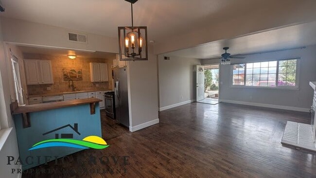 Building Photo - Updated Three Bedroom