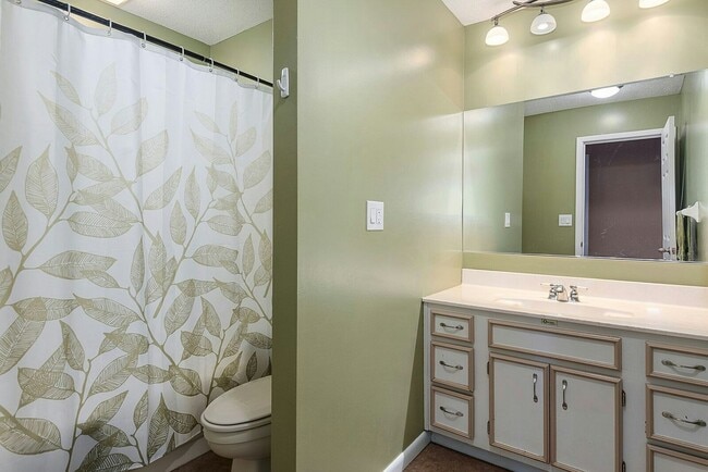 Building Photo - 4108 W Kings Row St