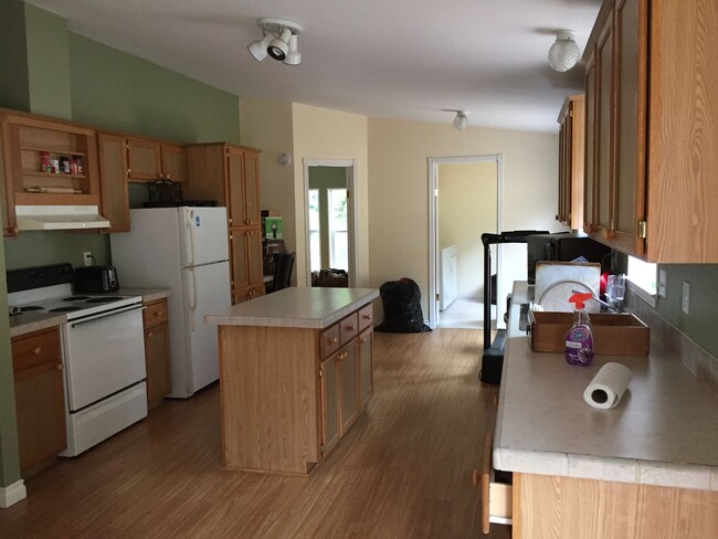 Building Photo - 3151 N Shadowbrook Ln