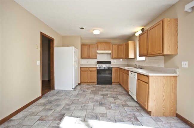 Building Photo - 311 Willow Ave