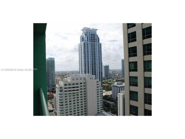 Building Photo - 1200 Brickell Bay Dr