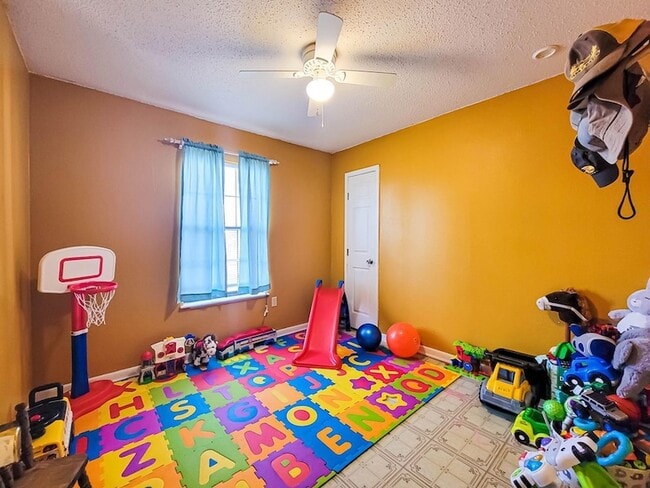 Building Photo - 1540 Valerie Dr