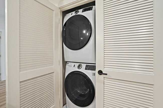 Building Photo - 225 Vine St NW