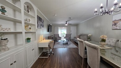 Building Photo - 12967 Trail Hollow Dr