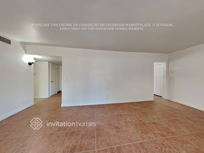 Building Photo - 1448 E 2nd St