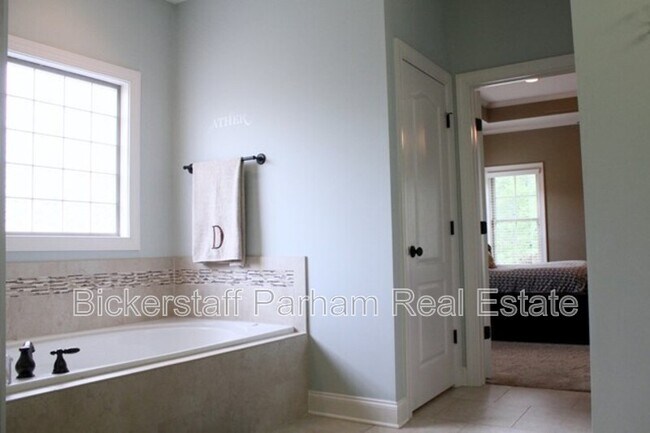 Building Photo - 7165 Bridgemill Dr