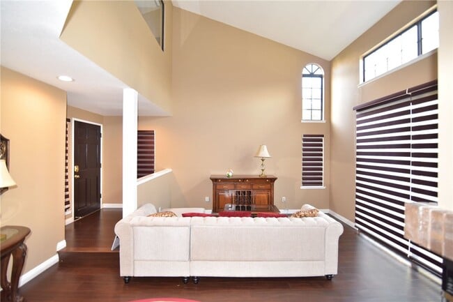 Building Photo - 3649 Cottonwood Cir