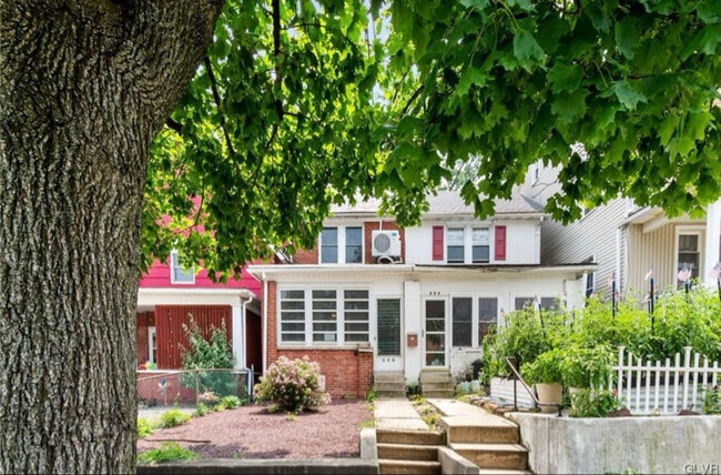 Building Photo - 256 Lehigh Ave