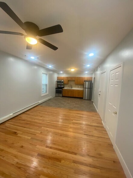 Building Photo - 647 Walk Hill St