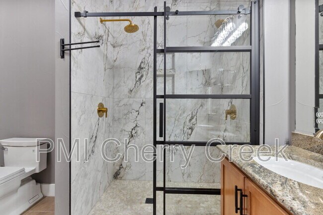 Building Photo - 10111 Inverness Main St