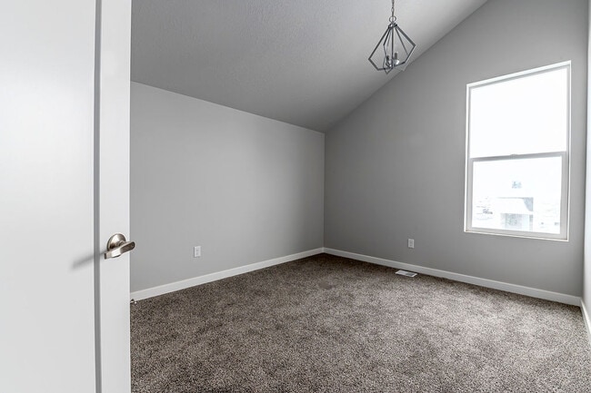 Building Photo - 712 E Zekes Ct