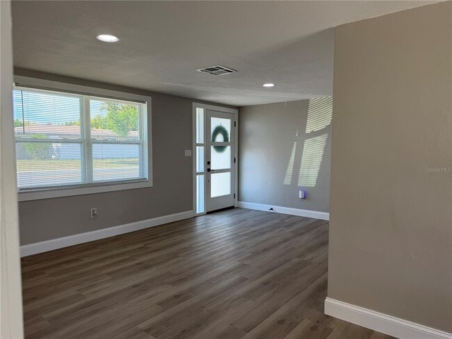 Building Photo - 7220 Fox Hollow Dr
