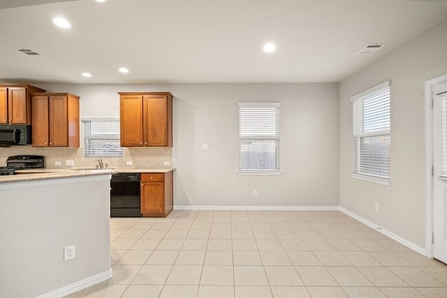 Building Photo - 135 San Bernard Dr