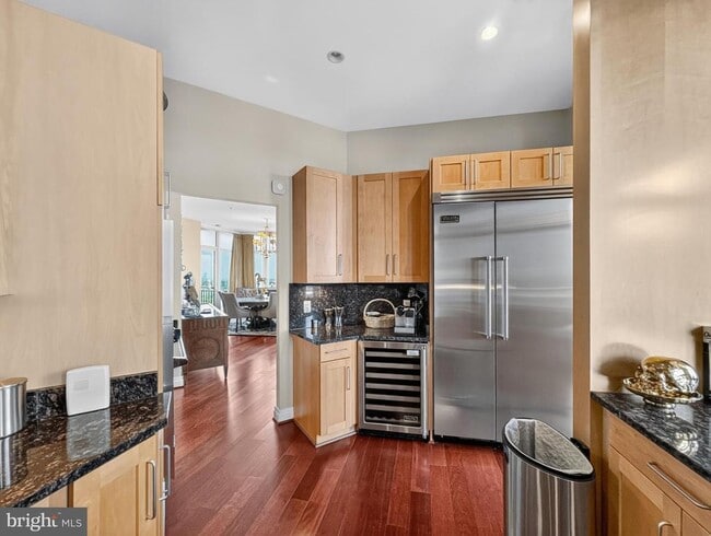 Building Photo - 8220 Crestwood Heights Dr