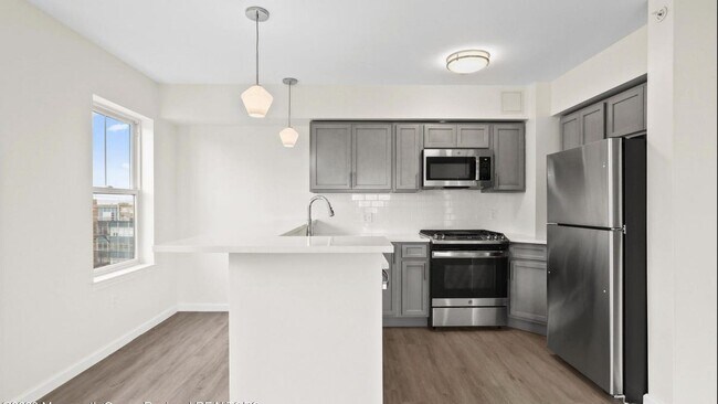 Building Photo - 165 Pavilion Ave