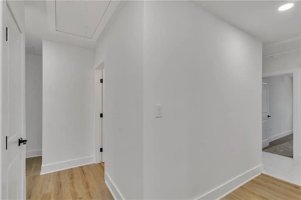 Building Photo - Room in House on Tilson Rd