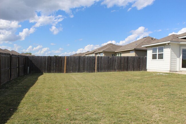 Building Photo - 1104 Jamestown Dr