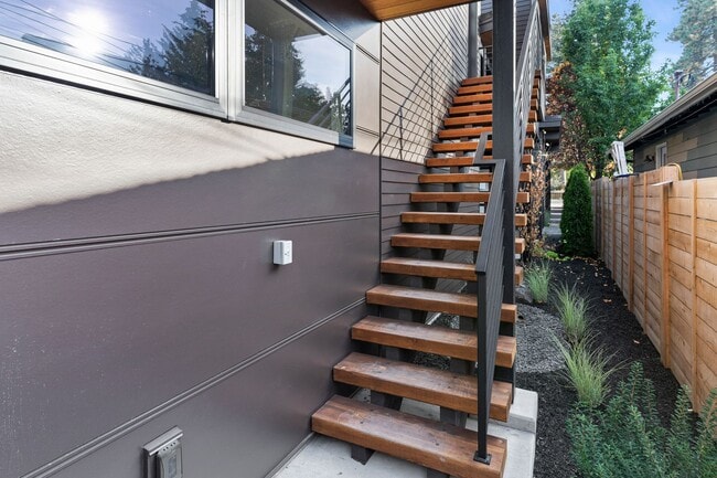 Building Photo - Newer ADU with Garage and Most Utilities Paid