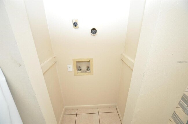 Building Photo - 131 Denton Ave