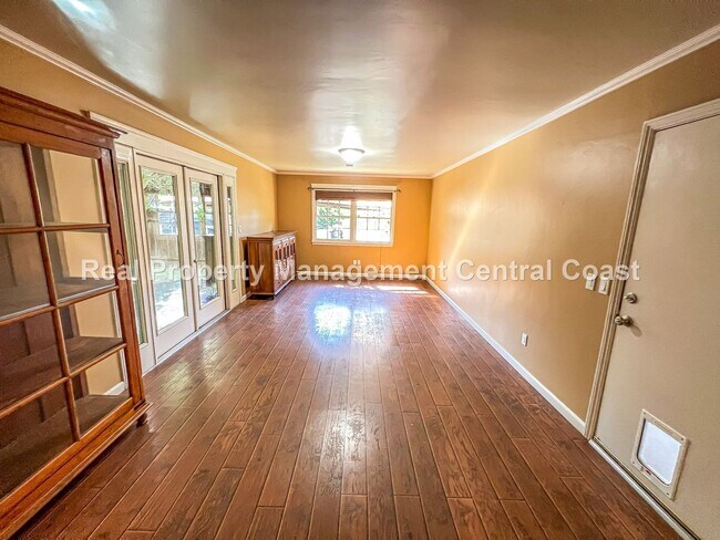 Building Photo - AVAILABLE SEPTEMBER - Nice Home in Atascad...