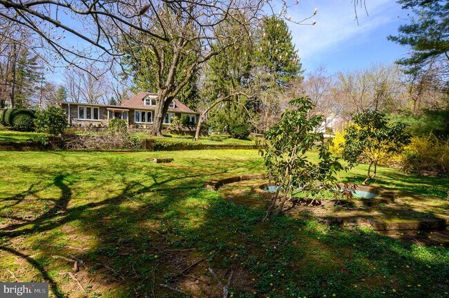 Building Photo - 1385 Woodland Rd