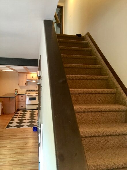 two floors - 11 Overlook Ln N