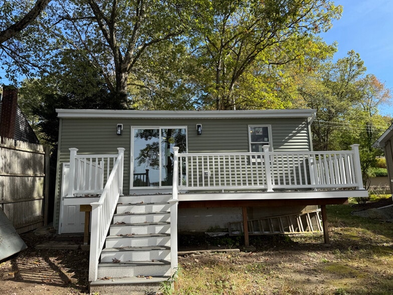 Building Photo - 42 Eastview Rd