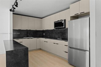 Building Photo - 14840 Naranja Lakes Blvd