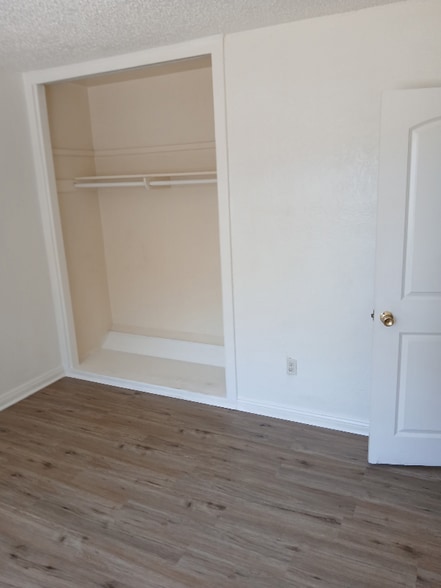 Building Photo - 736 W Century Blvd