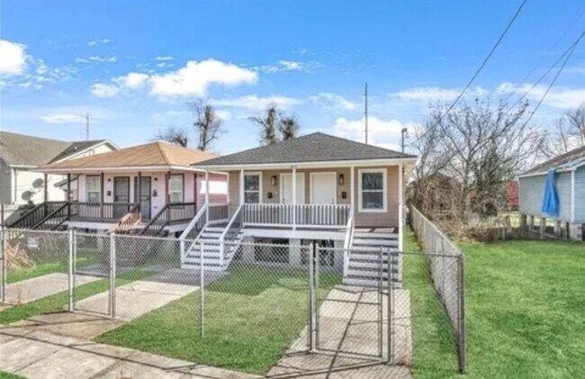 Building Photo - 2419 Feliciana St